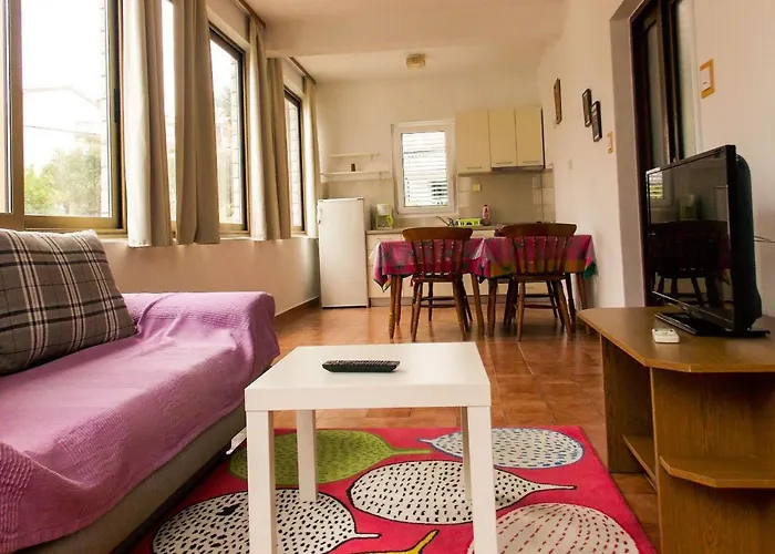 아파트 In Mit Privatem Balkon By Interhome Palit